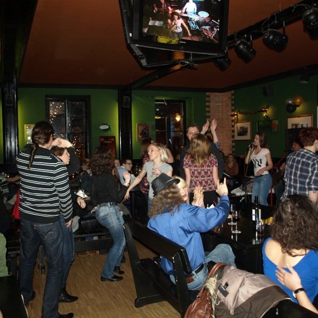 Zabawa taneczna w pubie irandzkim Molly Malones
